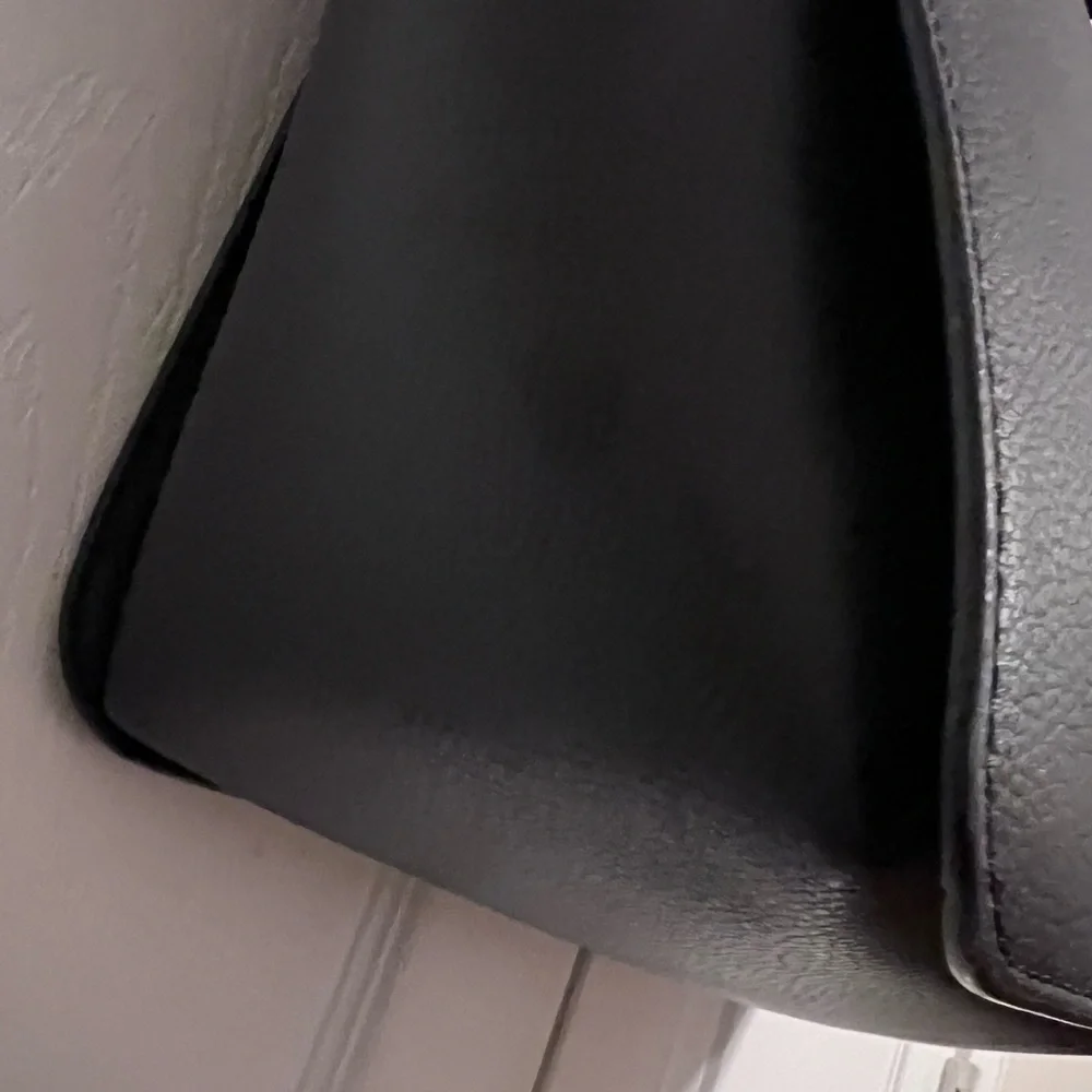 TORY BURCH Robinson Leather Tote. Black. NWOT
